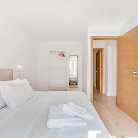 By The River - Alcantara Apartment *