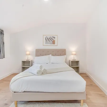 By The River - Alcantara Apartment