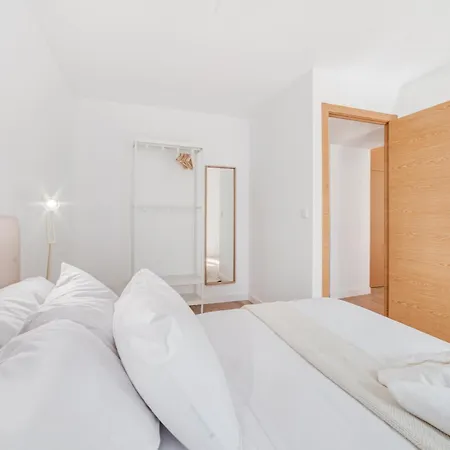 By The River - Alcantara Apartment