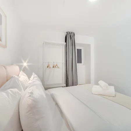 By The River - Alcantara Apartamento